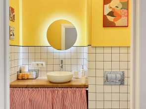 Квартира в тихом дворе с раздельными комнатами и с сауной на Невском