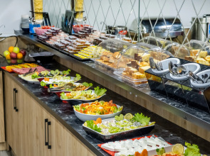 Отель The Queen Hotel