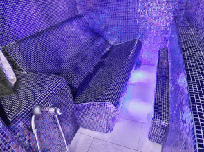 Resort Retro Riverside Wellness