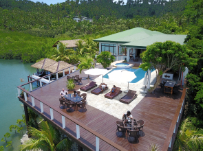 Edgewater Dive & Spa Resort