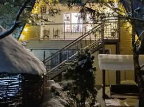 Na Izumrudnom 6 Private House