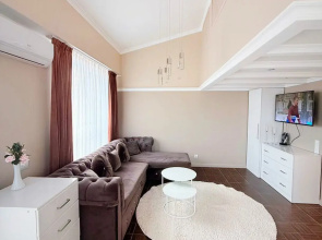 Dvukhurovnevaya v Imeritinskoy bukhte Flat
