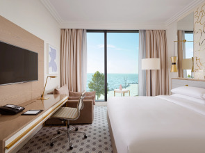 Отель Baku Marriott Hotel Boulevard