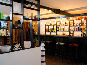 Bad And Bread Hostel