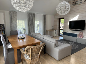 Апартаменты с двумя спальнями в частном доме