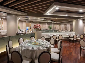 Отель The Berkeley Hotel Pratunam