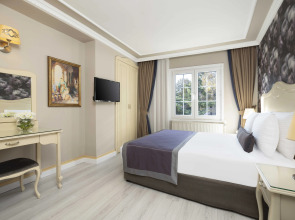 Отель Raymond Old City