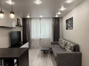 Yevro-Dvukhkomnatnaya Na Ulitse Lavrova 9A Flat