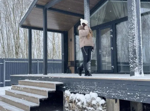S Saunoy, Detskoy i Sportivnoy Ploschadkoy Private house
