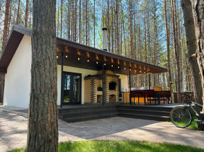 V Lesu Na Beregu Reki Private house