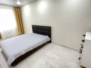 Na Ulitse 30 Let VLKSM 84 Flat