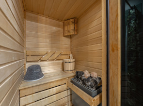 Апартаменты Lalapart Black Emerald с сауной в ЖК Савеловский Сити