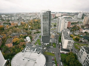 Odnokomnatnye apartamenty Stepanenkov s vidom na gorod na Belinskogo 177a/3
