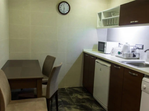 Parkside Hotel & Apartments