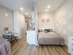 Novaya Studiya Flat
