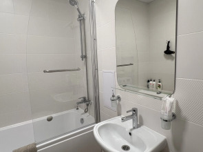 Квартира современная. Апартаменты Клен