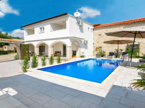 Martin Villa