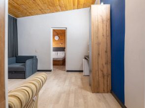 Отель Максим Парк-Лоо