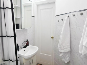 Квартира Четырехкомнатная Natali Apart на 8 Человек Около Патриарших Прудов в Центре Москвы