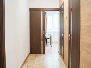 Квартира Просторная Двухкомнатная Natali на метро Пражская