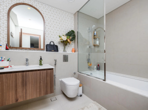 Апартаменты Сozy 1BR at Vida Residences Creek Beach