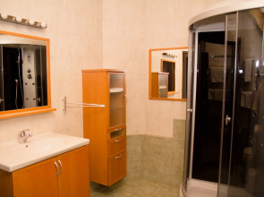 Апартаменты Лоял на улице 9-я Линия 14