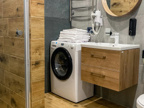 Студия с панорамным видом на озеро и горы