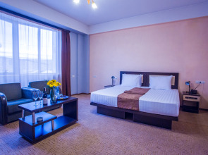 Отель Ani Central Inn