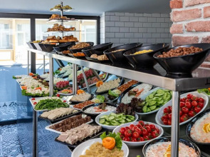 Отель Interstar