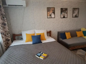 V Tsentre Ryadom S Parkom Gagarina Flat