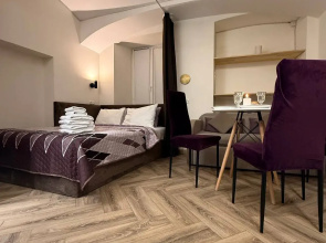 Yarkaya Studiya U Issakievskogo Sobora Flat