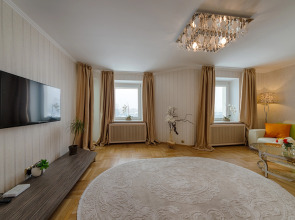 Апартаменты 5-комнатные HomeApart Сторожовская, 8