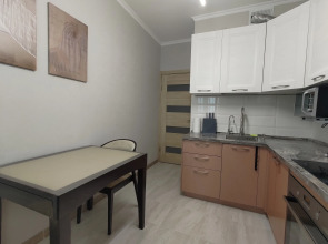 Жилое помещение 2-к квартира у метро Молодежная с яркими закатами