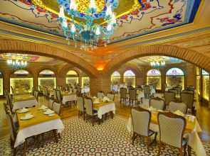 Отель Seven Hills Palace