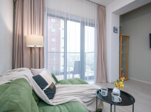 S Vidom na Koleso Obozreniya i Gorod Apartments