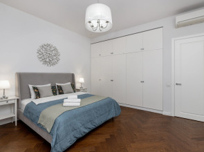 Апартаменты 4-комнатные HomeApart К.Маркса, 30