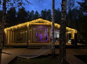 s verandoj v lesu Private house