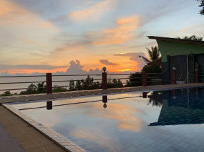 Отель Golden Hill Resort