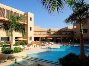 The Breakers Diving & Surfing Lodge