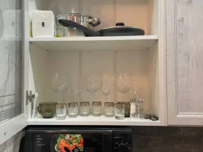 Атмосферная студия с большими окнами с комфортом разместит от двух человек, до 4-х человек от Уют и Комфорт НН