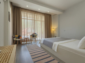 Квартира Студия с витражными окнами с видом на лес и горы