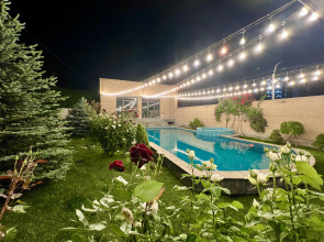 Luxury Villa With Pool and Jacuzzi
