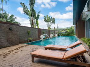 Studio Apartment with King-bed and Pool Apartments