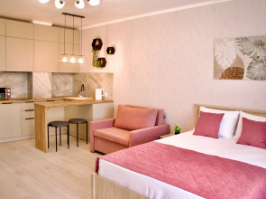 S basseynom u morya Apartment