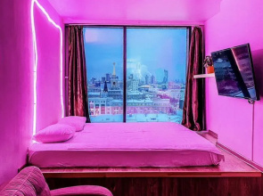 Apartamenty PINK NEONLIGHT na Malyseva 42a