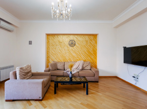 2-K v Novostroyke, Ulitsa Arama, Di480 Flat