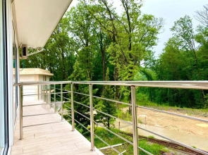 Квартира Сапфир с бассейном и видом на лес