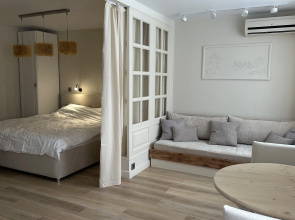 Uyutnaya V Tsentre S Atmosferoy Sredizemnomorskogo Bungalo Flat