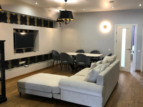 Апартаменты 4-комнатные HomeApart Сторожовская, 6