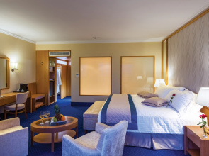 Отель Constantinou Bros Athena Royal Beach